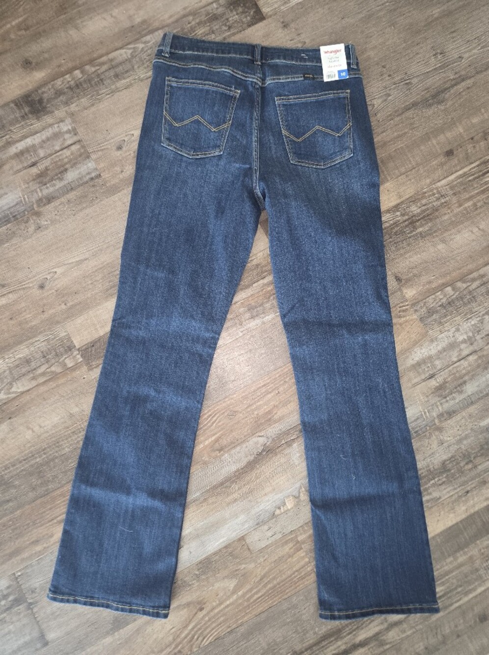 NWT Wrangler Women's High-Rise Bootcut Free to Stretch Jeans Size: 10 - Picture 5 of 7